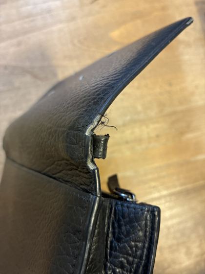 MAISON MARTIN MARGIELAの修理事例(修理前)
